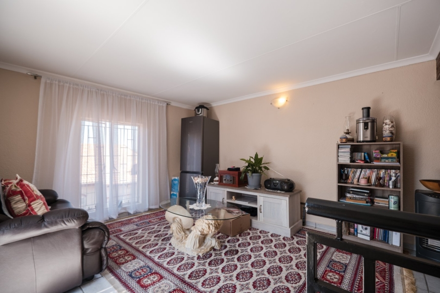 2 Bedroom Property for Sale in Mulbarton Gauteng