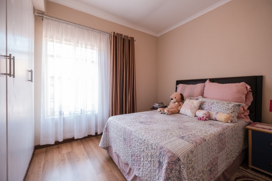 2 Bedroom Property for Sale in Mulbarton Gauteng