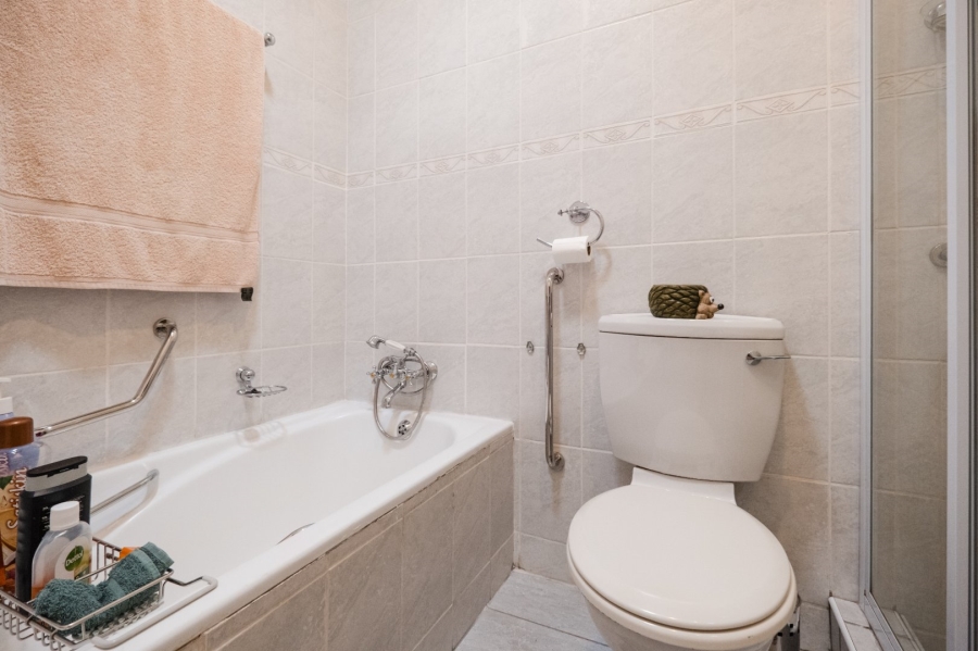 2 Bedroom Property for Sale in Mulbarton Gauteng