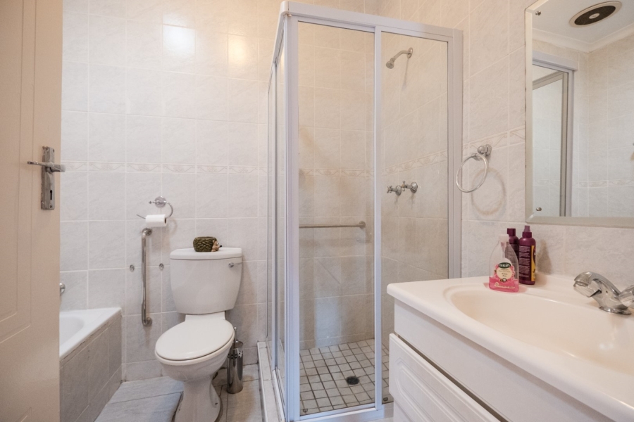 2 Bedroom Property for Sale in Mulbarton Gauteng