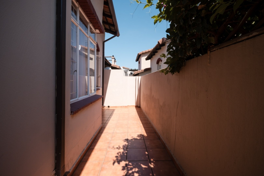 2 Bedroom Property for Sale in Mulbarton Gauteng