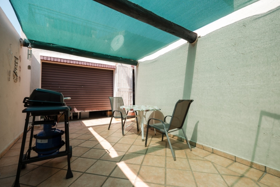 2 Bedroom Property for Sale in Mulbarton Gauteng