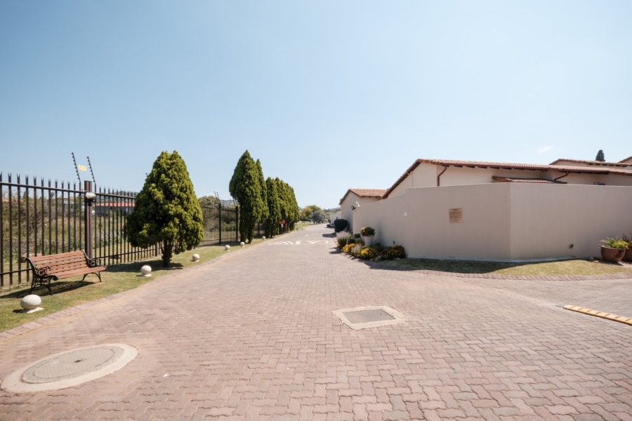2 Bedroom Property for Sale in Mulbarton Gauteng