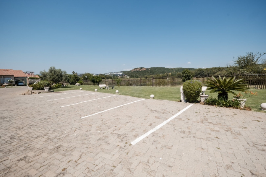 2 Bedroom Property for Sale in Mulbarton Gauteng