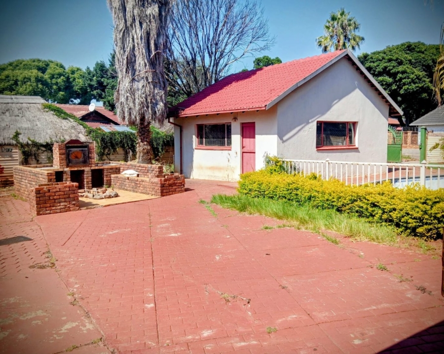 4 Bedroom Property for Sale in Eldorette Gauteng