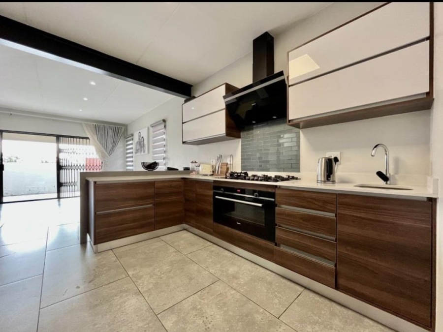 To Let 3 Bedroom Property for Rent in Crowthorne AH Gauteng