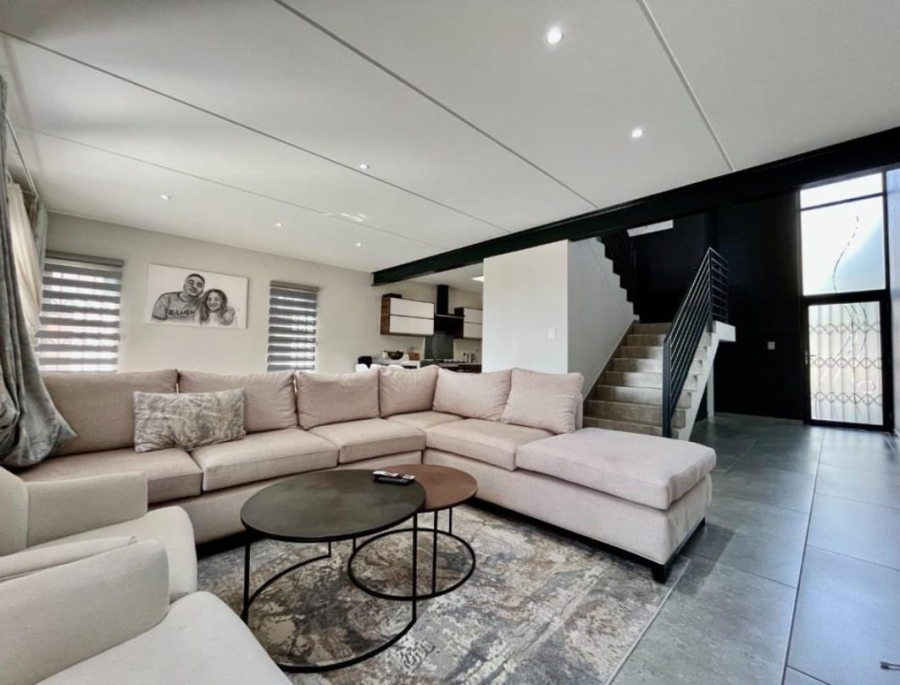 To Let 3 Bedroom Property for Rent in Crowthorne AH Gauteng