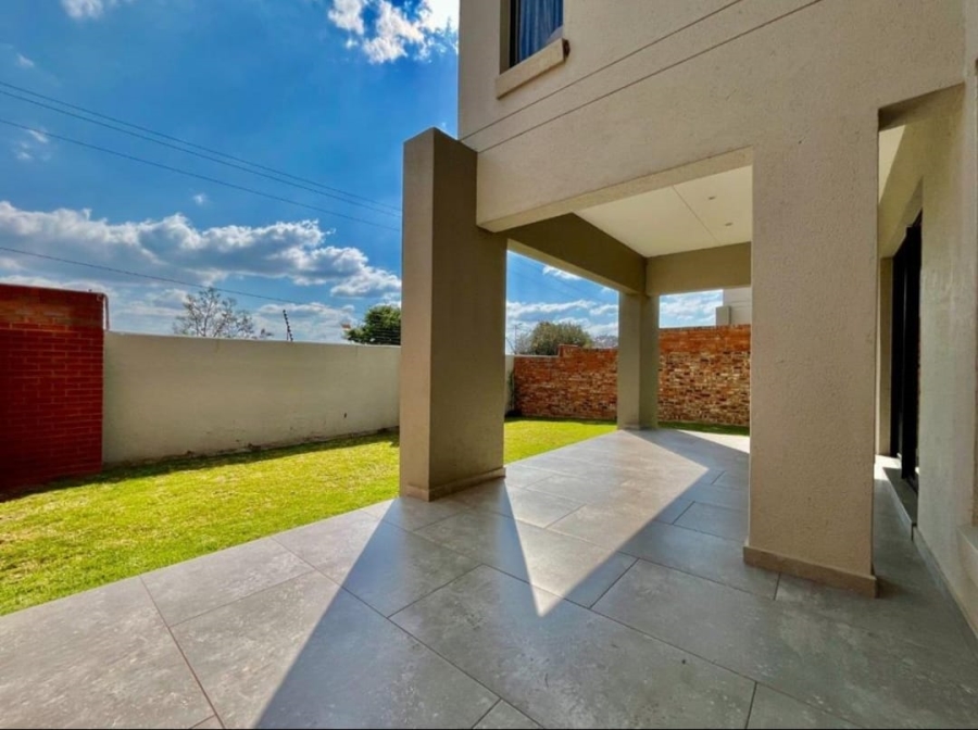 To Let 3 Bedroom Property for Rent in Crowthorne AH Gauteng