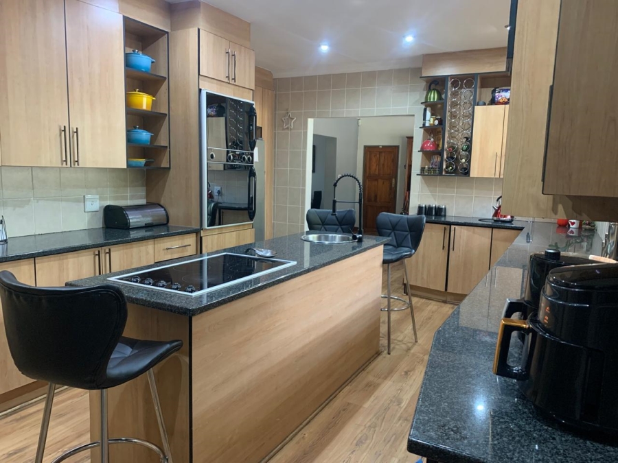 4 Bedroom Property for Sale in Vanderbijlpark SW 5 Gauteng