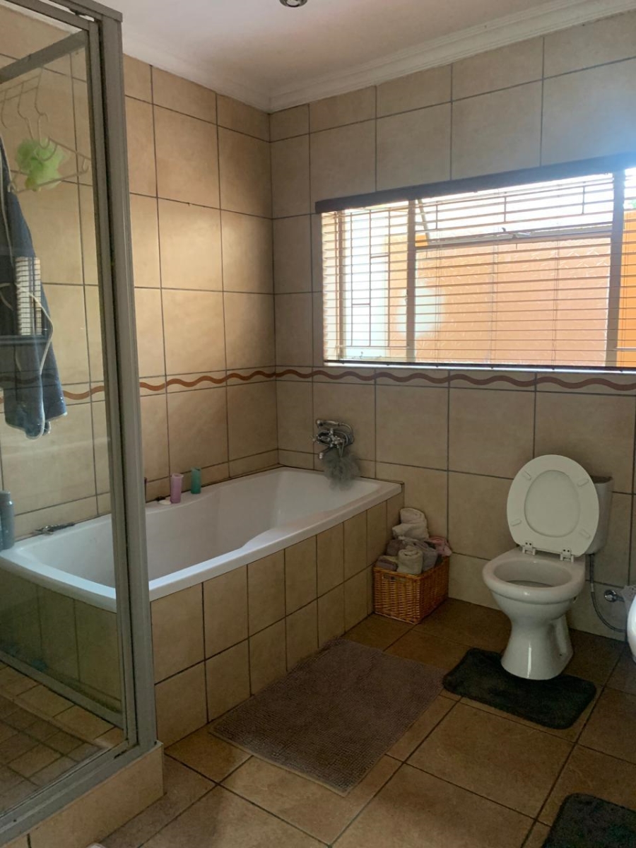 4 Bedroom Property for Sale in Vanderbijlpark SW 5 Gauteng