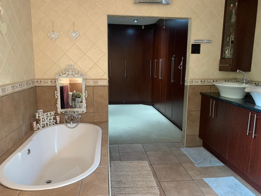 4 Bedroom Property for Sale in Vanderbijlpark SW 5 Gauteng