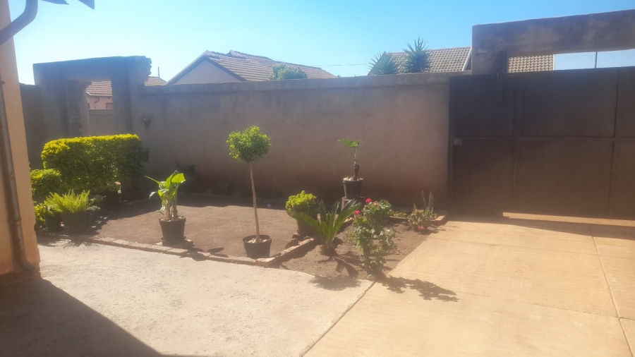 2 Bedroom Property for Sale in Protea Glen Gauteng