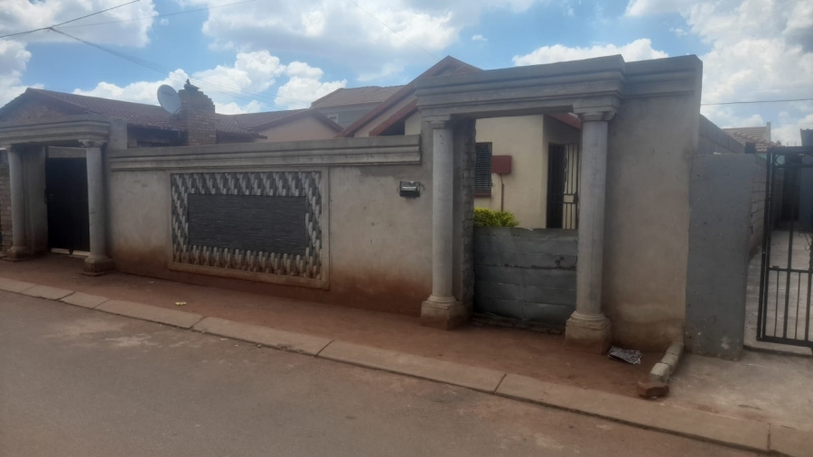 2 Bedroom Property for Sale in Protea Glen Gauteng