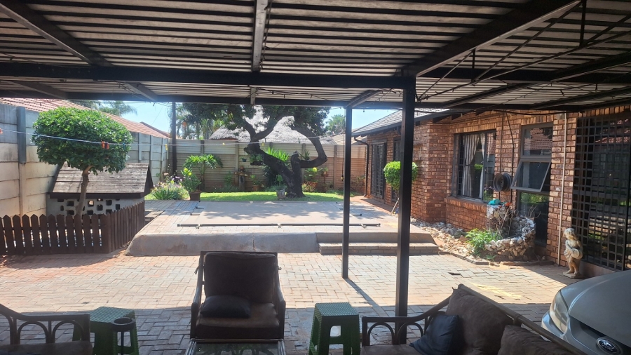 4 Bedroom Property for Sale in Hesteapark Gauteng