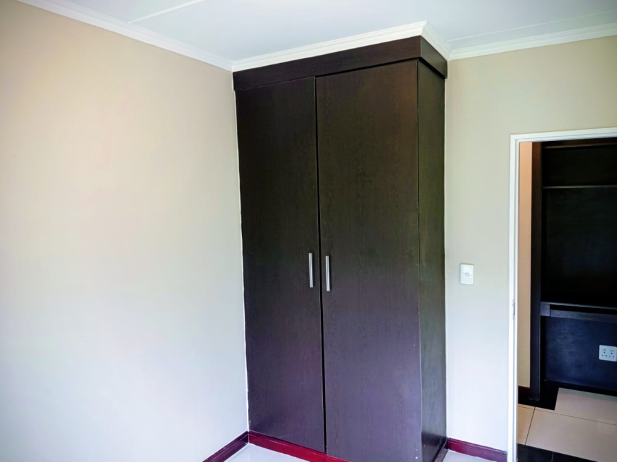 2 Bedroom Property for Sale in Noordwyk Gauteng