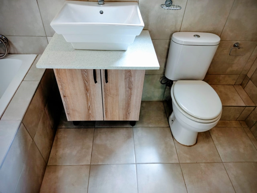 2 Bedroom Property for Sale in Noordwyk Gauteng