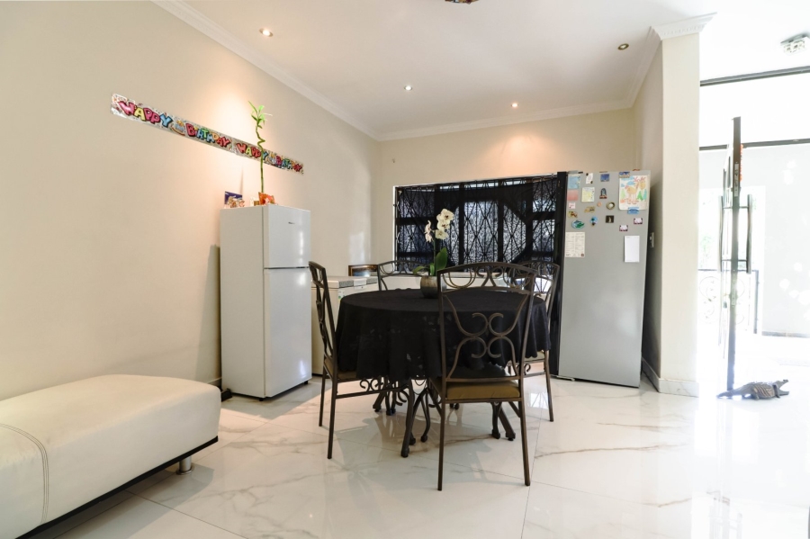 6 Bedroom Property for Sale in Vorna Valley Gauteng