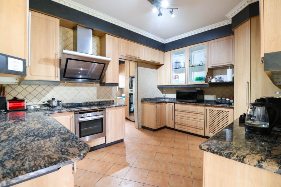 6 Bedroom Property for Sale in Vorna Valley Gauteng