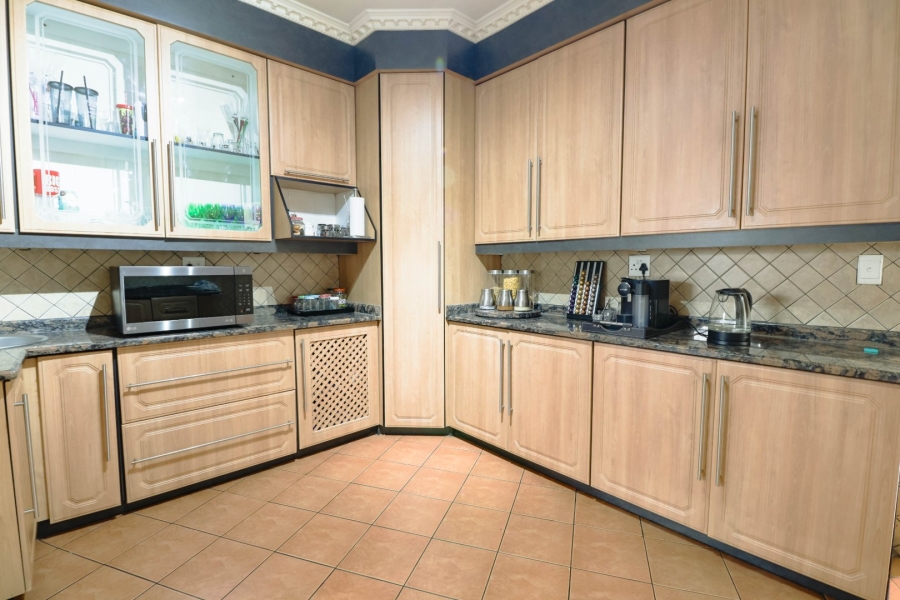 6 Bedroom Property for Sale in Vorna Valley Gauteng