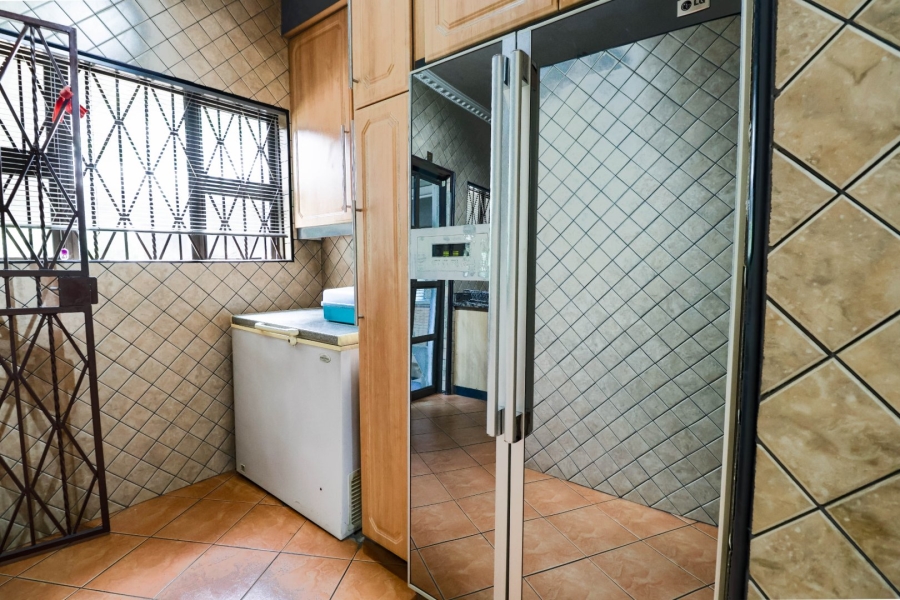 6 Bedroom Property for Sale in Vorna Valley Gauteng