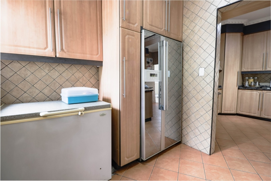 6 Bedroom Property for Sale in Vorna Valley Gauteng