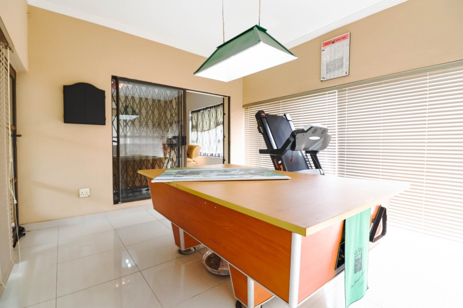 6 Bedroom Property for Sale in Vorna Valley Gauteng