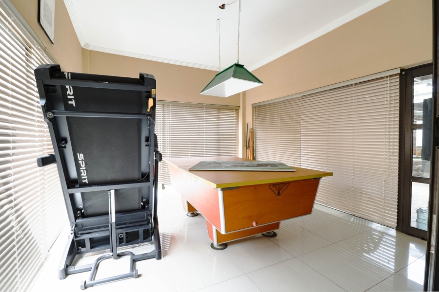 6 Bedroom Property for Sale in Vorna Valley Gauteng