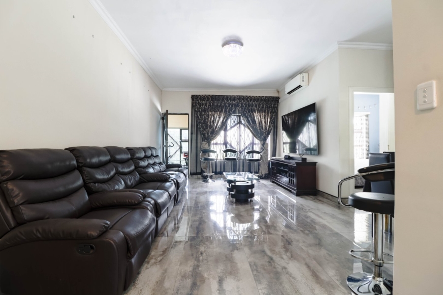 6 Bedroom Property for Sale in Vorna Valley Gauteng