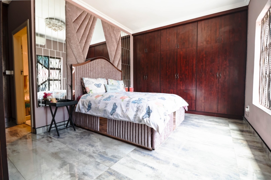 6 Bedroom Property for Sale in Vorna Valley Gauteng