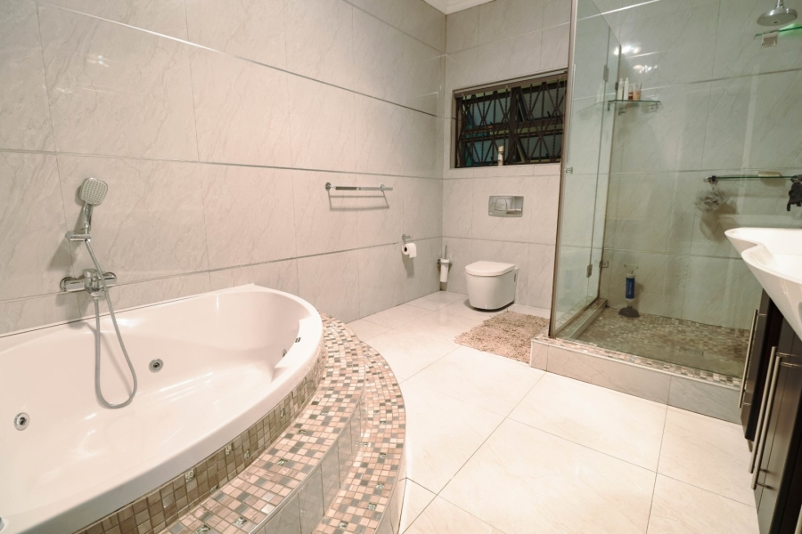 6 Bedroom Property for Sale in Vorna Valley Gauteng