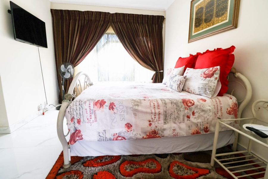 6 Bedroom Property for Sale in Vorna Valley Gauteng