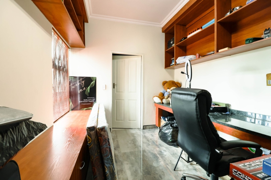 6 Bedroom Property for Sale in Vorna Valley Gauteng