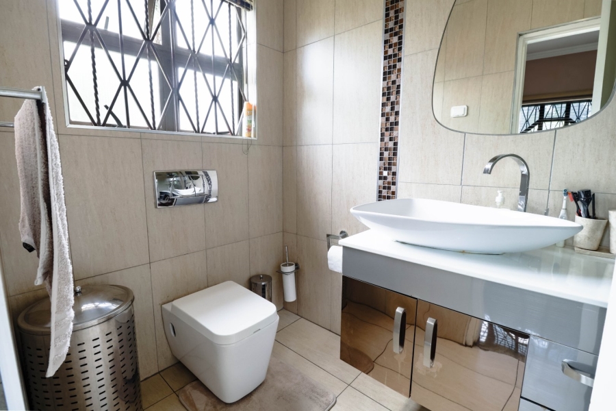 6 Bedroom Property for Sale in Vorna Valley Gauteng