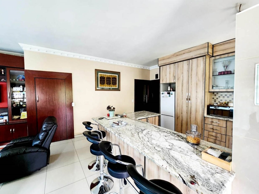 6 Bedroom Property for Sale in Vorna Valley Gauteng