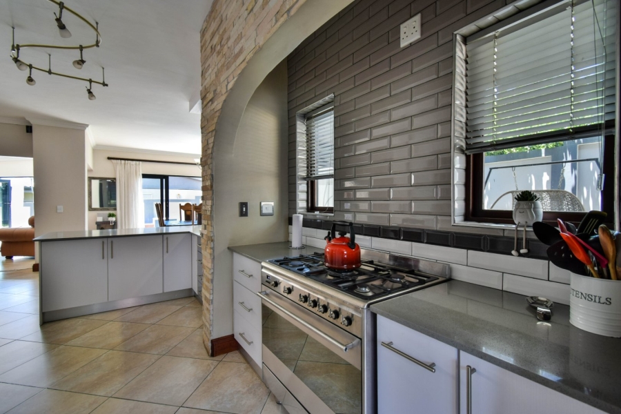 5 Bedroom Property for Sale in Olympus AH Gauteng