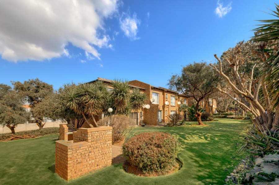 3 Bedroom Property for Sale in Roodepoort Gauteng