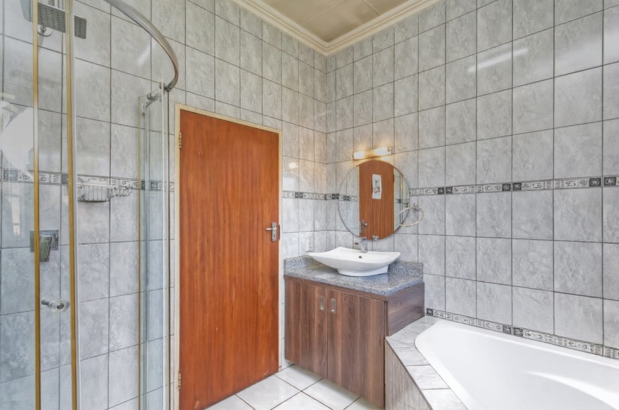 4 Bedroom Property for Sale in Erand Gardens Gauteng