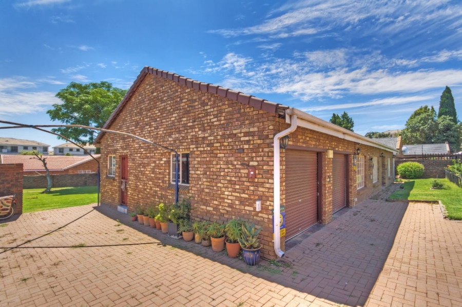 4 Bedroom Property for Sale in Erand Gardens Gauteng