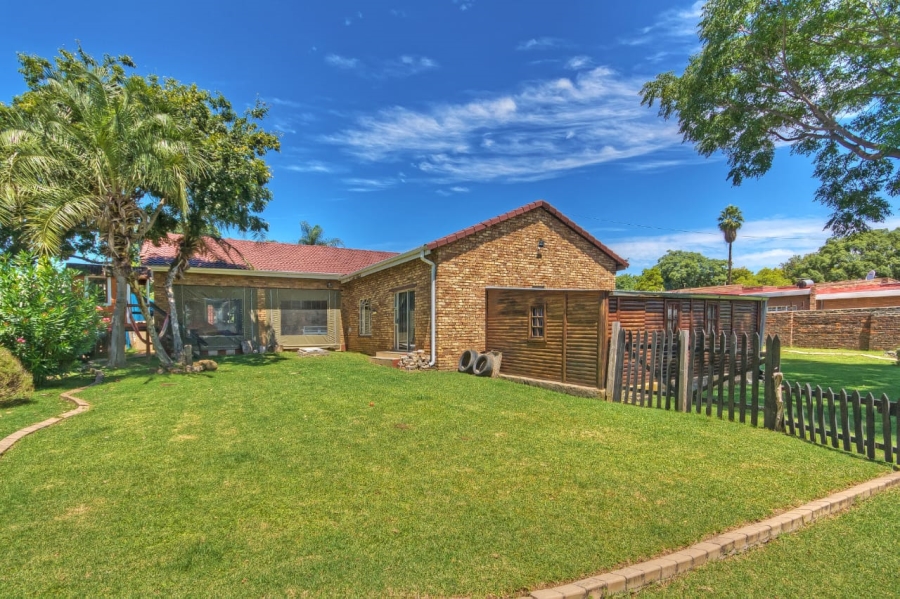 4 Bedroom Property for Sale in Erand Gardens Gauteng