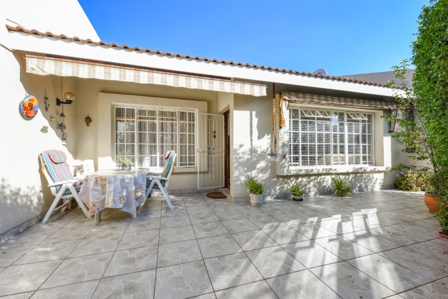 2 Bedroom Property for Sale in Magaliessig Gauteng