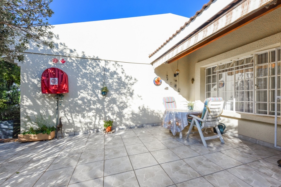 2 Bedroom Property for Sale in Magaliessig Gauteng