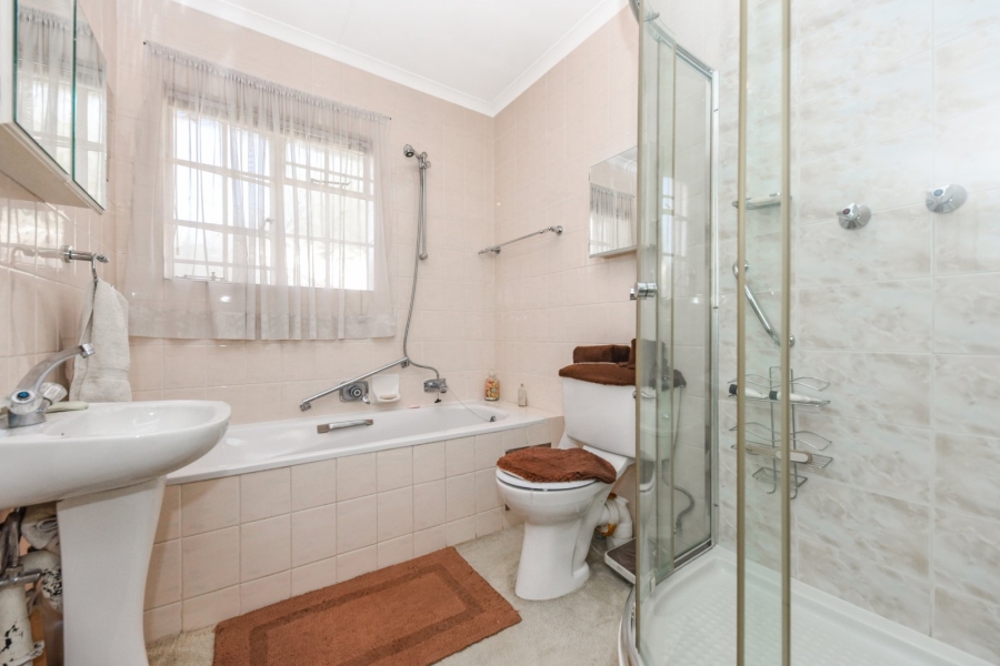 2 Bedroom Property for Sale in Magaliessig Gauteng
