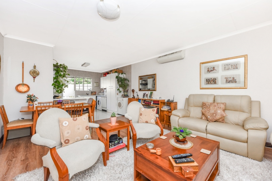 2 Bedroom Property for Sale in Magaliessig Gauteng