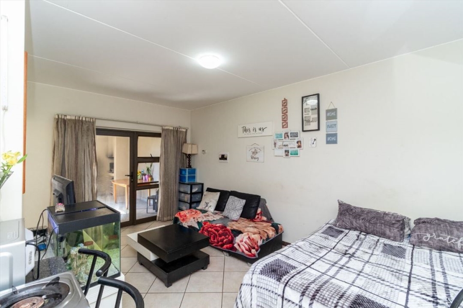 2 Bedroom Property for Sale in Norton Park Gauteng