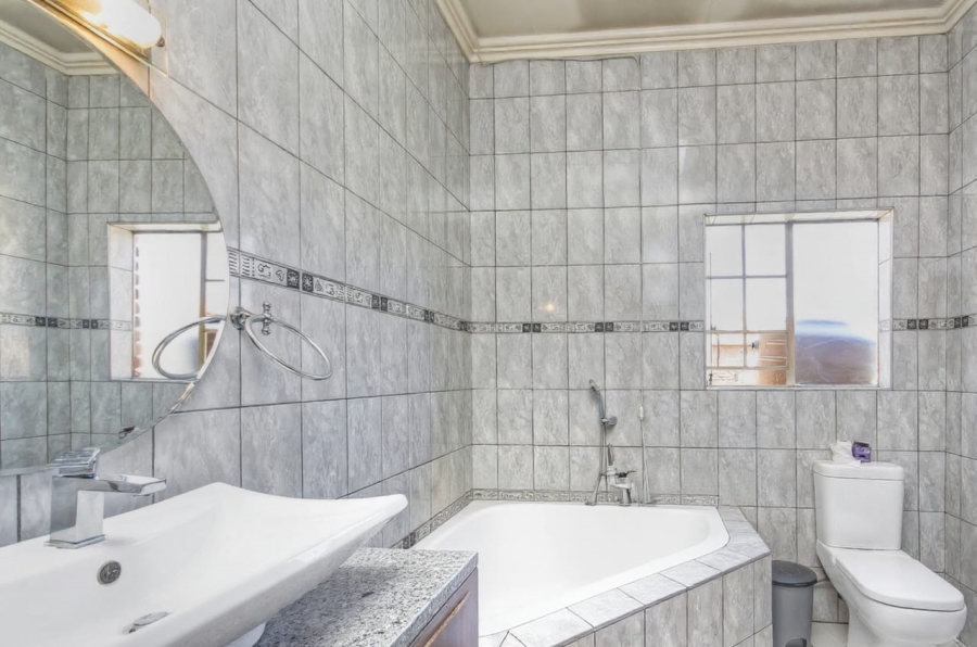 4 Bedroom Property for Sale in Erand Gardens Gauteng