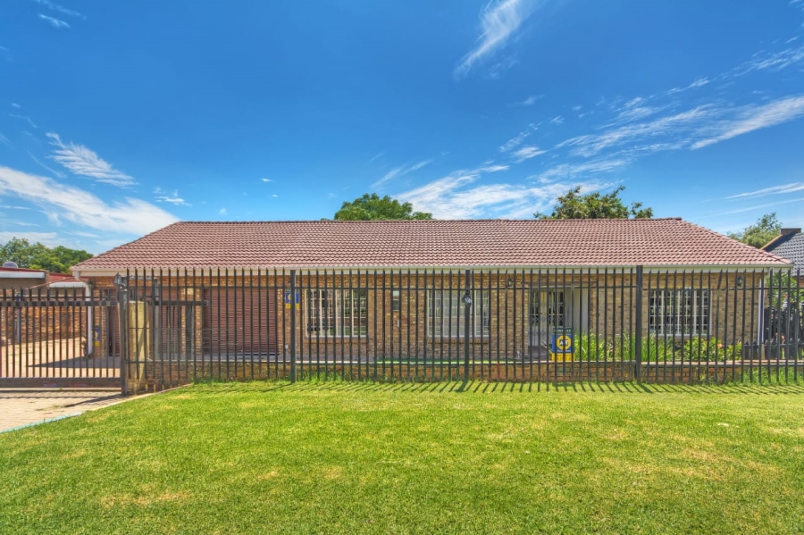 4 Bedroom Property for Sale in Erand Gardens Gauteng