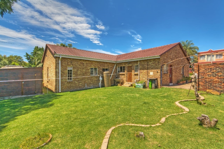 4 Bedroom Property for Sale in Erand Gardens Gauteng