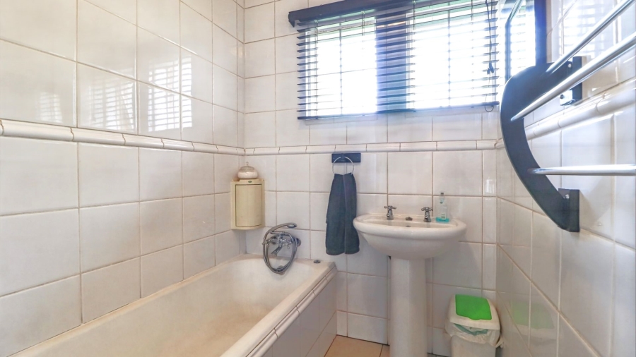 3 Bedroom Property for Sale in Edenvale Central Gauteng