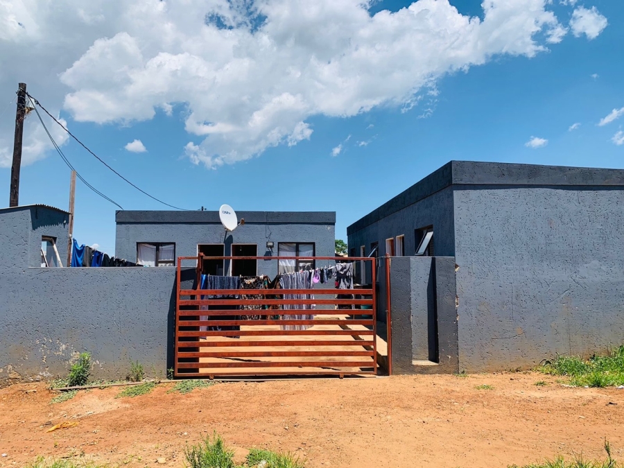 5 Bedroom Property for Sale in Bekkersdal Gauteng