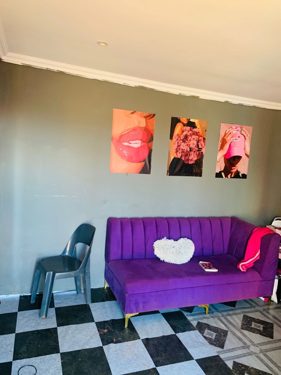 5 Bedroom Property for Sale in Bekkersdal Gauteng